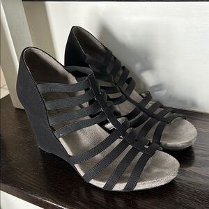 🤩comfortable Black Wedge Sandals with Strappy Design